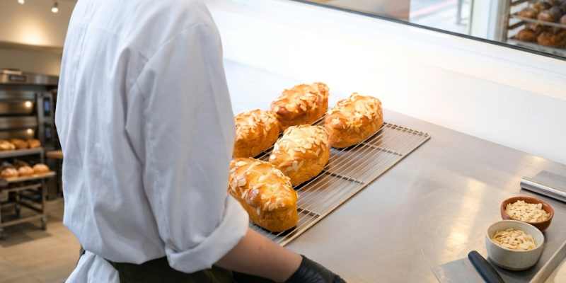 Bánh Mì Hoa Cúc Là Gì? Review Cận Cảnh Món Bánh Mì Hoa Cúc Nổi Tiếng 3 39