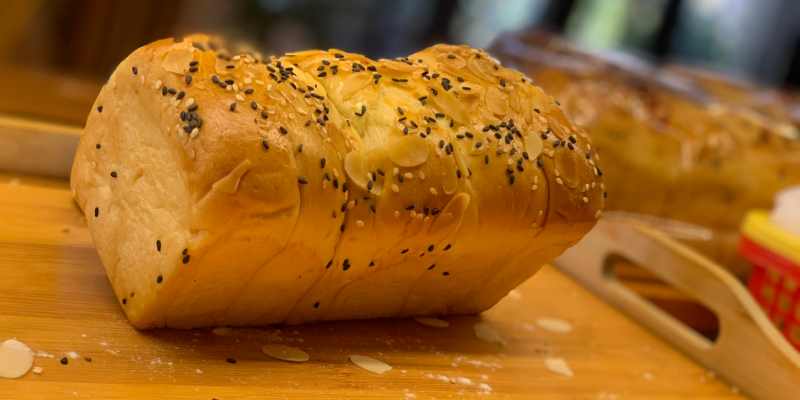 Bánh Mì Hoa Cúc Là Gì? Review Cận Cảnh Món Bánh Mì Hoa Cúc Nổi Tiếng 5 banhmihoacuc 3