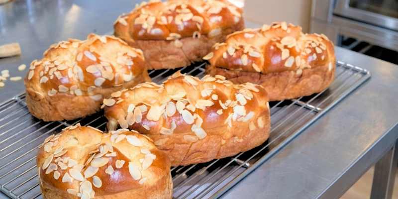 Bánh Mì Hoa Cúc Là Gì? Review Cận Cảnh Món Bánh Mì Hoa Cúc Nổi Tiếng 1 banhmihoacuc