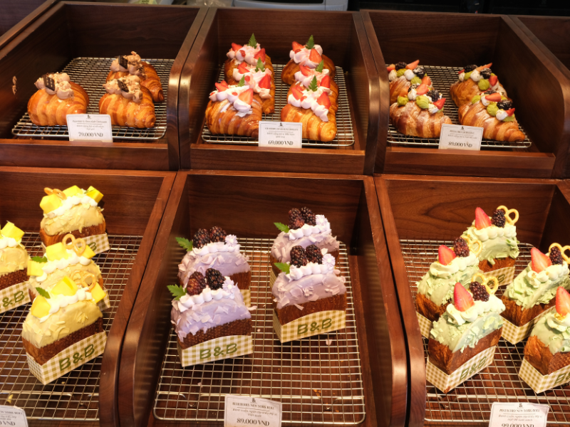 Famous Delicious Cakes in Da Nang - Suggested Places You Must Try Once 12 51 2